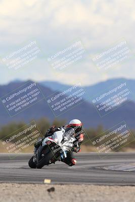 media/Nov-16-2025-Race Pace (Sun) [[8c5fa54630]]/Non Verified Riders (1st 20 Minutes)/5-Turn 15 (110pm)/